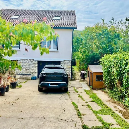 Holiday home Maison Familiale - Jardin, Bbq & Calme Pres Paris